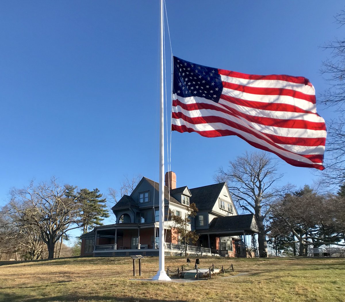 “…On this day… we call to mind the deaths of those who died that the nation might live, who wagered all that life holds dear... that the mighty national structure raised by the...framers of the Constitution, should not crumble into meaningless ruins.” TR, #MemorialDay 1902.