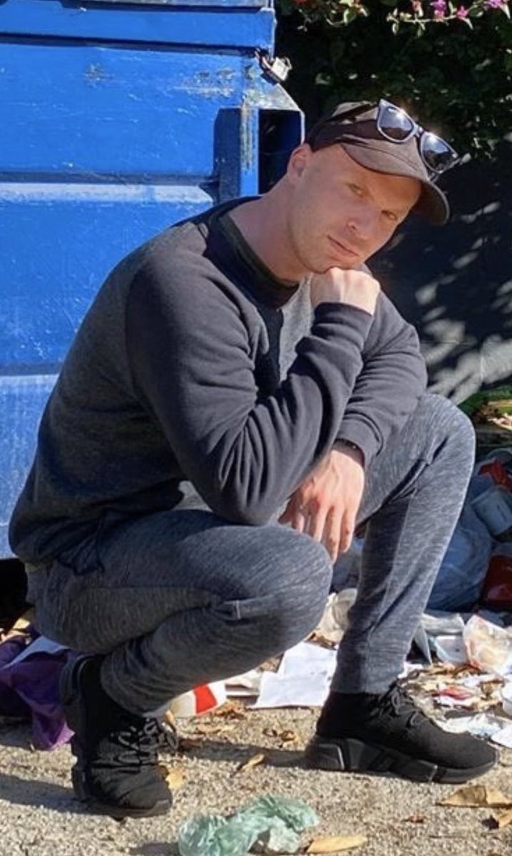 𝐛𝐚𝐥𝐝 𝐚𝐧𝐝 𝐨𝐥𝐝