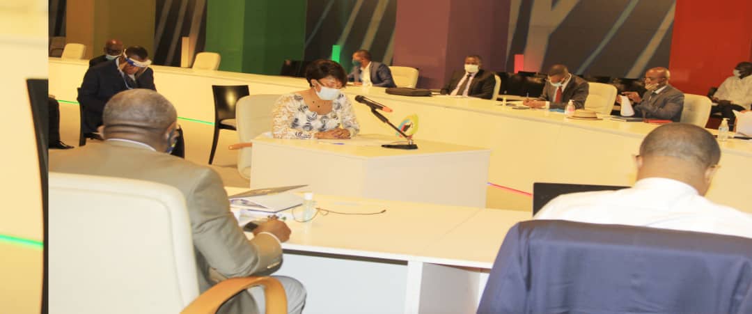 NyenyeziSolange's tweet photo. Ass Nat , intenses activités d la commission Suivi Évaluation : Audition de la Min de l'économie nationale " l'impact sur l'économie congolaise de la pandémie à COVID 19,@USAmbDRC @pascal_mulegwa @rkitsita @rkitsita @TopCongo @AwaNdiayeSeck1 @NDI @StanysBujakera @ligodipatient https://t.co/RCib7EHYU5