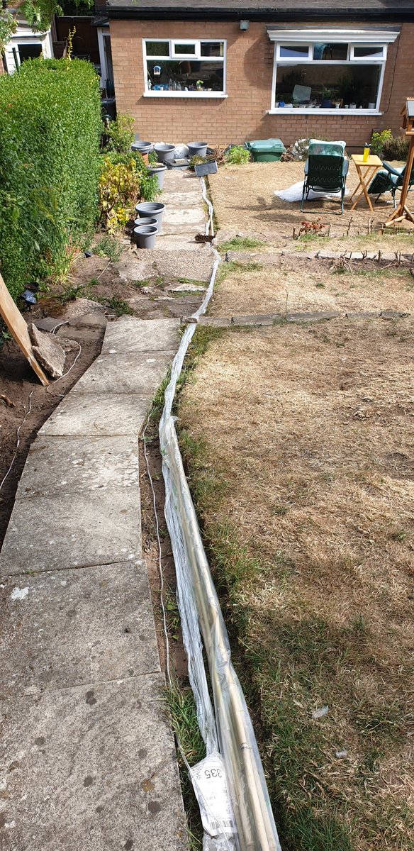 KBLovesBrie's tweet photo. @TheRangeUK I bought a ten pack of 8ft bamboo canes, a pack of 6 arrived three weeks later, wrapped in 38ft of cling film...german shepherd for scale!
Soooooo much unnecessary plastic and 4 bamboos missing - please help! https://t.co/hpsUGwVwYP