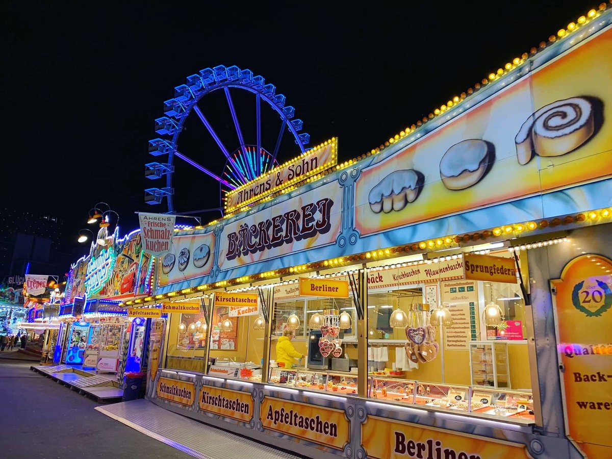 dieschausteller's tweet photo. #schausteller #dieweiteweltistunserfeld #kirmes #volksfest #europe #fouer #funfair #ride #byfloriansavina https://t.co/lVD6yeGdgM