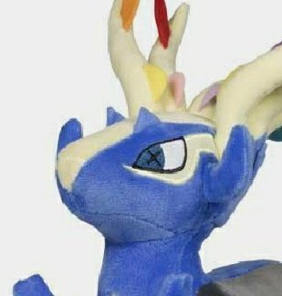 ReviewsPokemon's tweet photo. I can't get over the expression that this Xerneas plush is making https://t.co/FLp5fETS8q