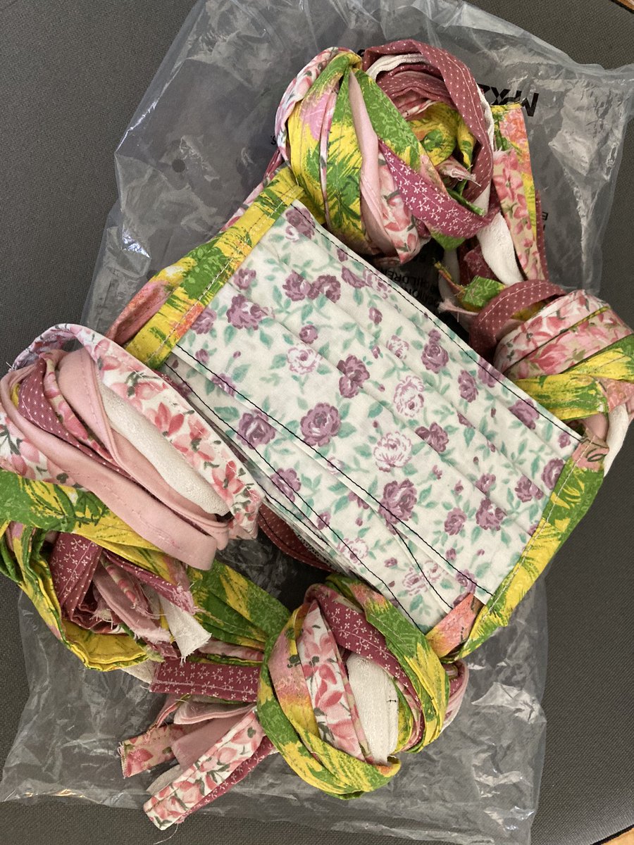 Alisu67326466's tweet image. 今まで @maskmatch で布マスクを50枚寄付した。写真は3回目の寄付分。ミシン素人の私にはこの機に乗って十分練習できてよかった。💪

I have donated 50 pieces of fabric masks to US medical facilities through #maskmatch . The photo shows third donation.