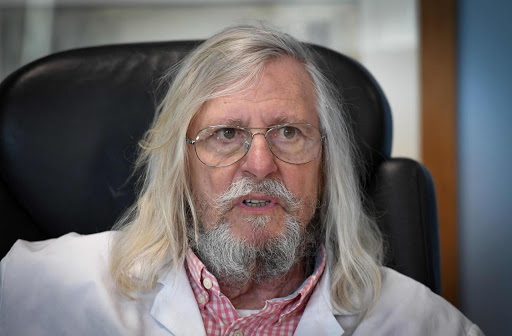 le_Parisien's tweet photo. Didier Raoult qualifie de «foireuse» l’étude remettant en cause l’hydroxychloroquine

➡️ «Je ne sais pas si ailleurs l’hydroxychloroquine tue, mais ici elle sauve des vies» > https://t.co/jGc5dCdqVe https://t.co/ZcMTb2VZT0
