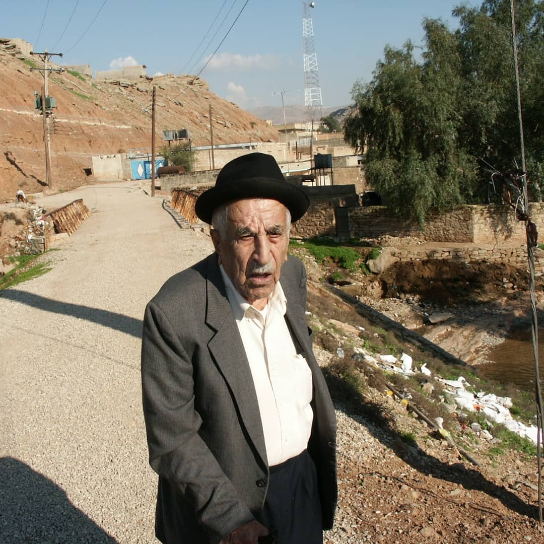 gahestoni's tweet photo. مسجدسلیمان؛ دیریست این طفل گریز پای،این شهر پر نیایش از دوران باستان(با داشتن دو نیایشگاه بردنشانده و صفه سرمسجد)، دیریست که پارسوماش رنگ شادی ندیده است.امروز 112 همین سال کشف نفت در #مسجدسلیمان است.ظاهرا روز مسجدسلیمان است.اما حالش مثل #شادگان #هویزه #خرمشهر #اندیکا خوب نیست. https://t.co/c6umvbLtDi