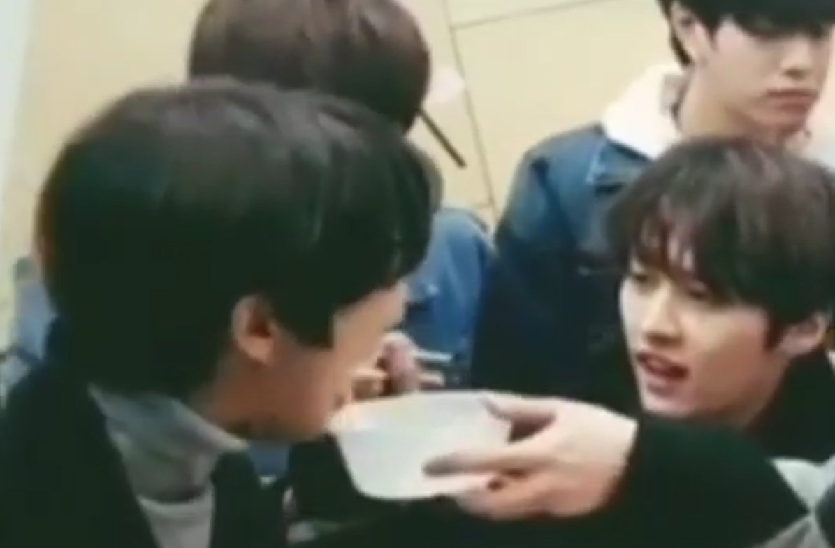 How Minho always feeds Jisung like he is a precious kitten!! 