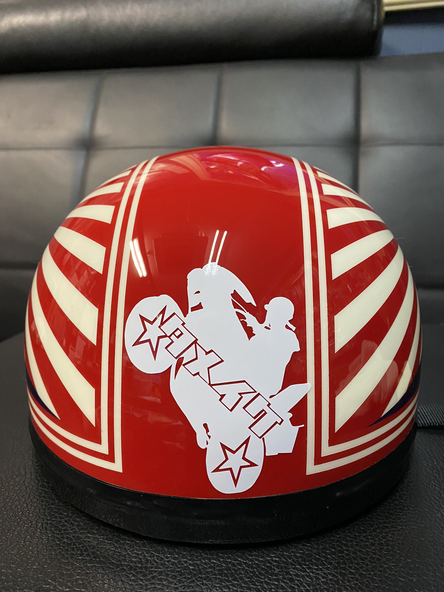 ヘルメット コルク半キャップ 三つボタン レッドラメ 新品 半