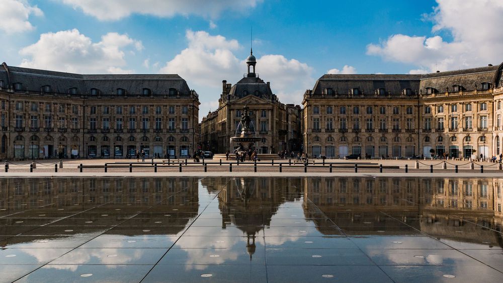 35. gironde (33)prefecture : bordeauxokay i'm from toulouse and there's a bit of rivalry between toulouse and bordeaux (which is kind of a paris wannabe oop) but i can't deny it's the better version of paris and that overall the gironde sorta slaps