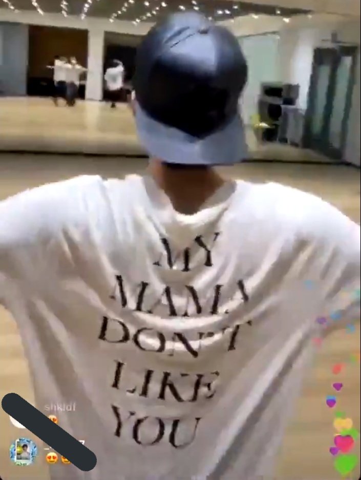 huangsparkle's tweet photo. just hendery being a baddass on the back of his shirts https://t.co/2EI6019j86