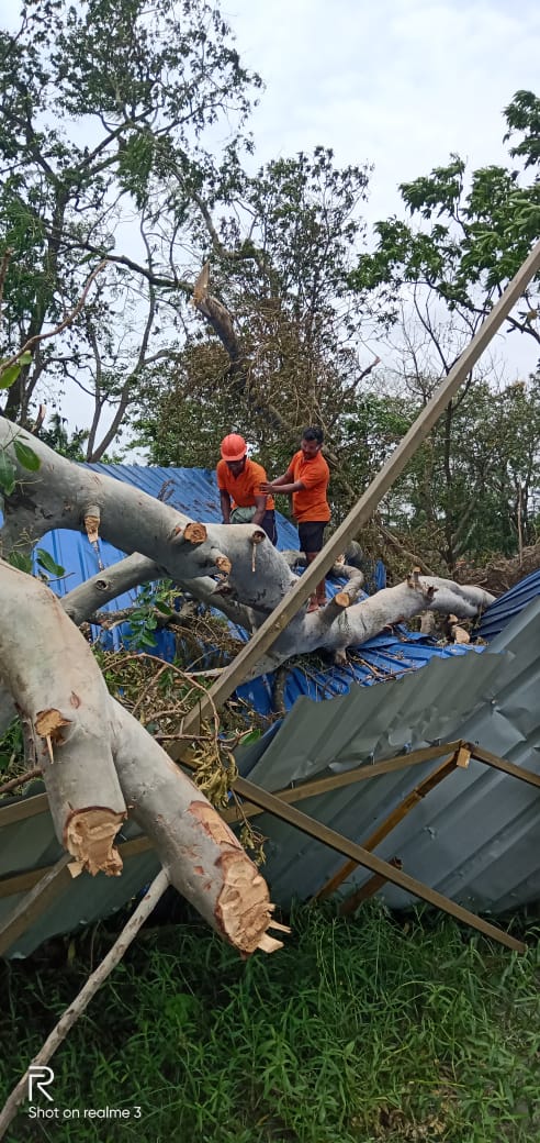 DGPOdisha's tweet image. Some photos of our ODRAF team working in West Bengal.Welldone ODRAF 
#CycloneAmphanUpdate