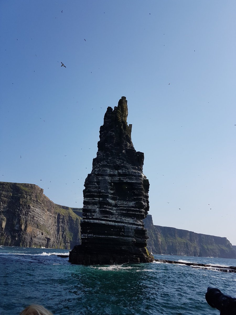 lizlimerick1's tweet photo. From my memories albeit it only 2 years ago, almost feels like another lifetime #holidays #Ireland #AranIslands #Inishmore #CliffsofMoher 🇮🇪🇮🇪🇮🇪🇮🇪 #WhenWeTravelAgain #Cantwait😊💚 https://t.co/nJIiQSArDe
