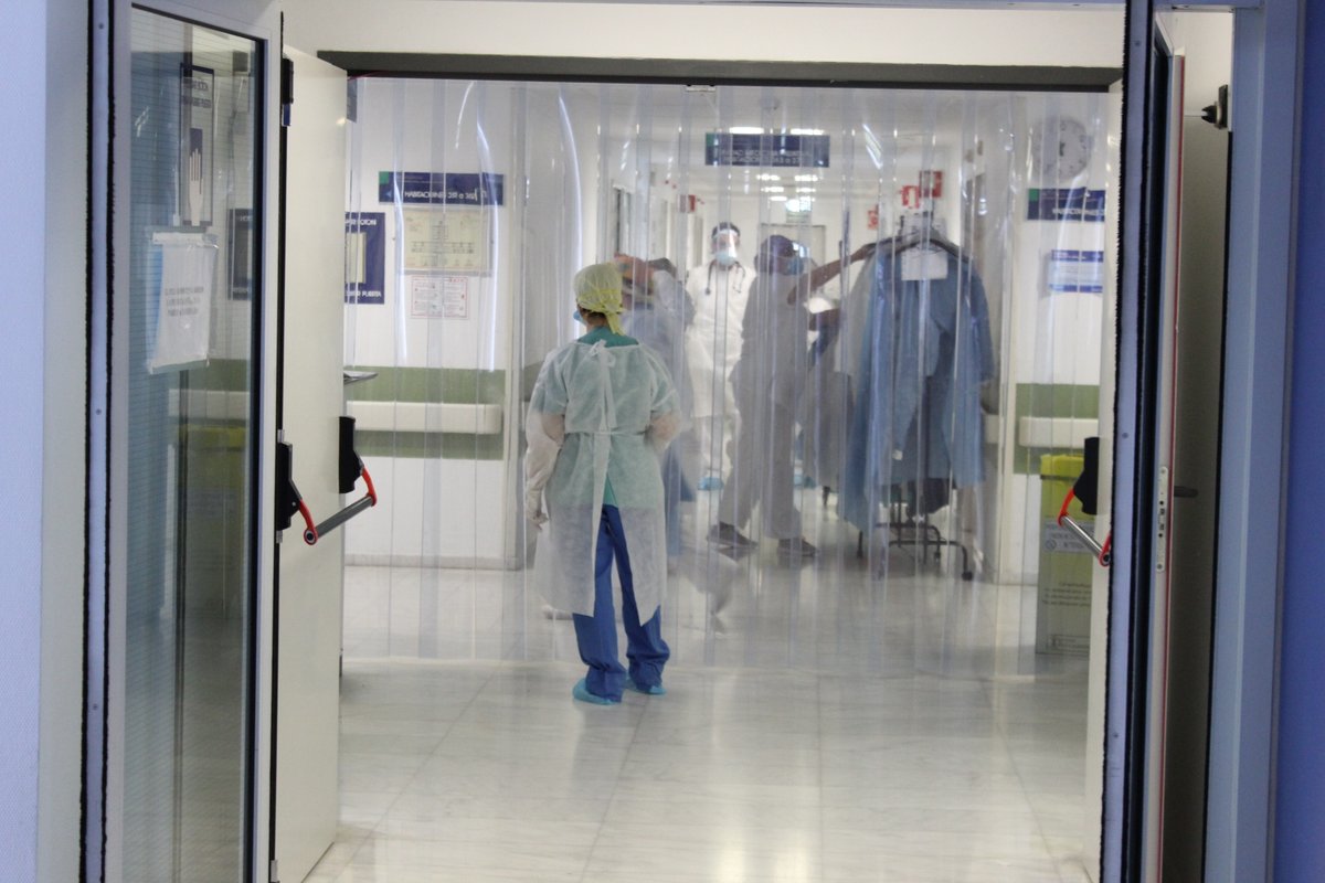 albacetesanidad's tweet photo. El H. Perpetuo Socorro libre de ingresos Covid-19. El 6 de abril, máxima ocupación con 212 pacientes ingresados por Covid-19. Excelente trabajo de los profesionales, sanitarios y no sanitarios. Máxima prevención y prudencia. 
ℹ️ https://t.co/GFn7SIKr8o #EsteVirusLoParamosUnidos https://t.co/vkCjQGEA0v