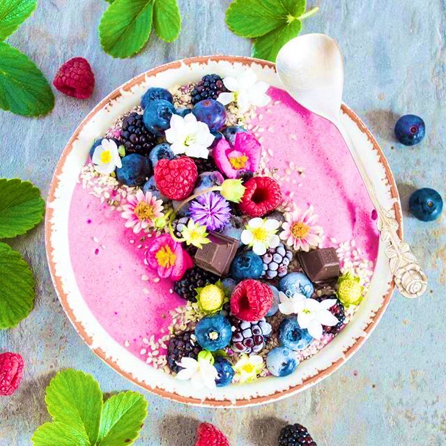 maqui berries, almonds, cashews, and hemp seeds. mix em all together with almond milk and berry tea powder and voilà, jiang yanli!topped with mouthwatering assorted berries, chocolate, and edible flowers, this bowl is bound to make you want another