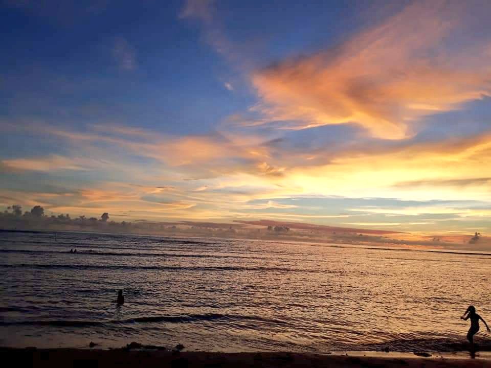 Jessun5's tweet photo. #MayTheTwentyFifth
#Sunset
#CloudsFormation
#Beach https://t.co/F2zc3rkp0z