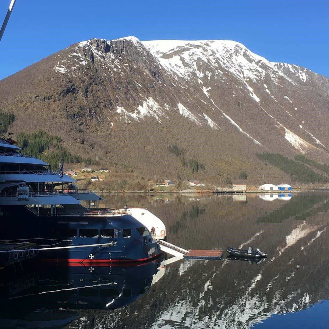 Hydromar1928's tweet photo. Almost ready for commissioning: our XXL Seascape bathing platform on Vard’s buildnumber 890. We developed a total of 6 XXL Seascape platforms for 6 explorers. After successful commissioning this vessel is ready to cruise the seas, waiting for the Covid-measures to be lifted. https://t.co/wbguO12A8v