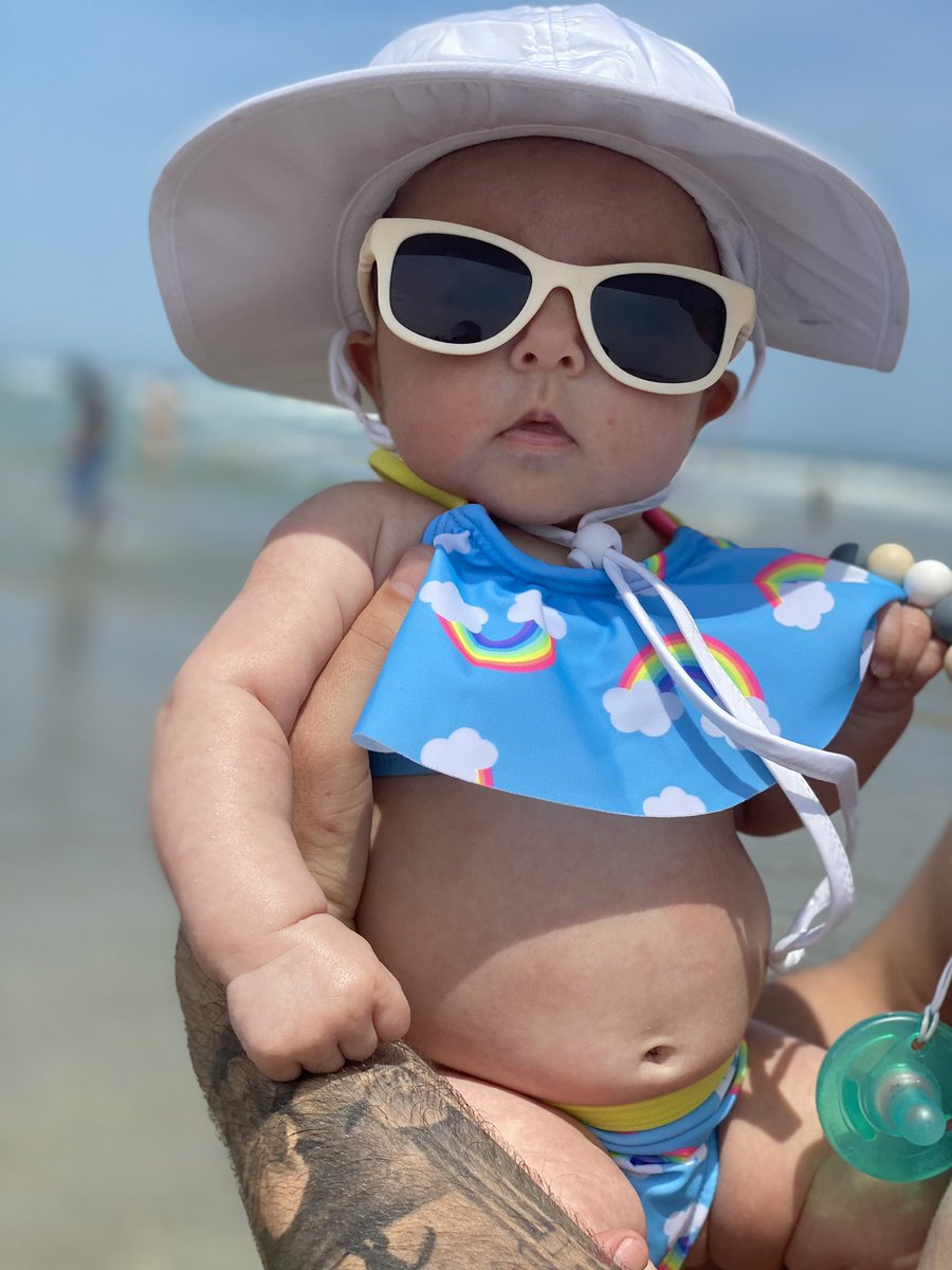 Kailiii_'s tweet photo. Babies in sunglasses and swimsuits >>>>  #FirstBeachTrip https://t.co/7KGx04MNTx
