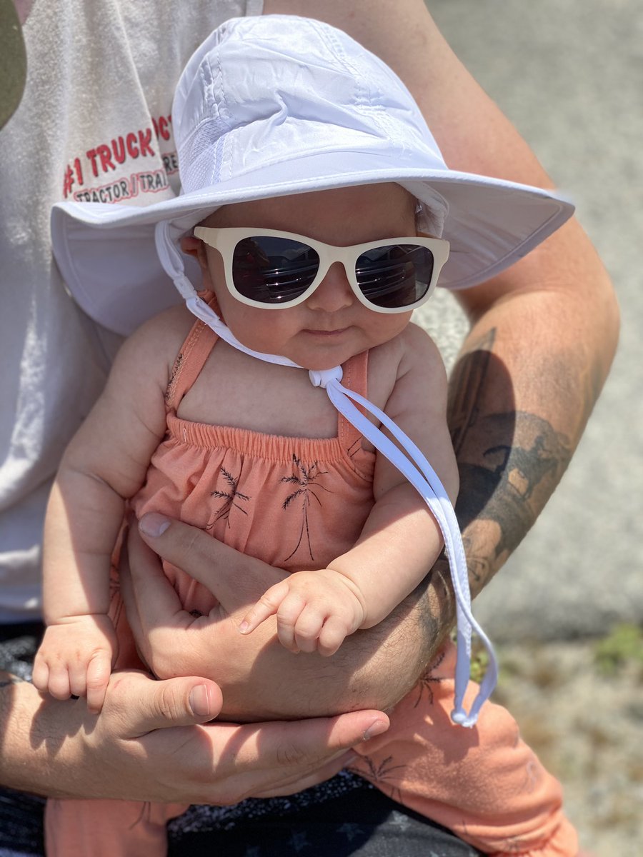 Kailiii_'s tweet photo. Babies in sunglasses and swimsuits >>>>  #FirstBeachTrip https://t.co/7KGx04MNTx