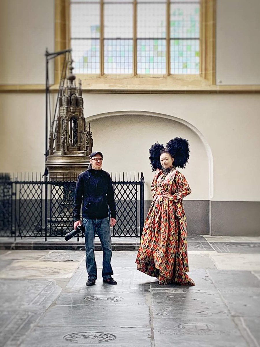 Onze huisfotograaf <a href="/TimWengelaar/">Tim Wengelaar</a> loopt vaak hier rond, vandaar dat we hem huisfotograaf noemen. Maar hij fotografeert óók in een kerk. Toevallig zíjn kerk. Want hij is huismeester vd <a href="/deWalburgiskerk/">Walburgiskerk</a> ...

En daar ontmoet hij interessante mensen..

#photography by Pascale Drent