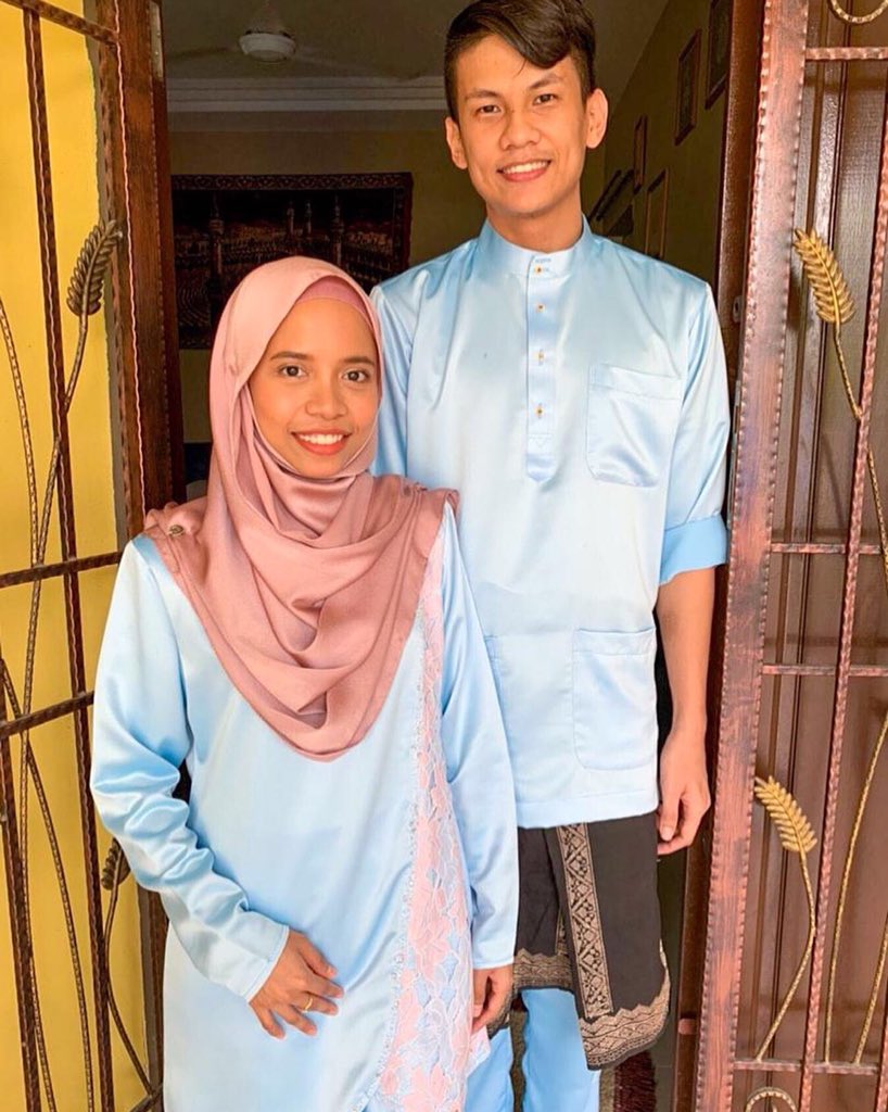 ziela_salleh's tweet image. Selamat Hari Raya Maaf Zahir &amp;amp; Batin buat kenalan yang mengenali kami! 💕💕
#firstrayahusbandwife
#firsteidmubarak
#teambabyblue