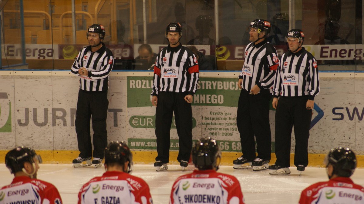 MultiSportLive_'s tweet photo. Kolejna wideokonferencja i nowe postanowienia @PZHL w sprawie wznowienia treningów klubów PHL - sezon 2020/2021. https://t.co/js3xPndXjr
@torunskihokej @pkh2014gdansk @torunpl @BydgoszczPL #hokej https://t.co/RtiKiQJzP3