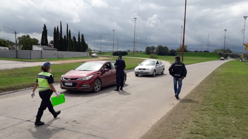 CanalVerte's tweet image. #CUHC Nuevo permiso para circular: quiénes y cómo deben tramitarlo 📲 💻 Junto a la extensión de la #Cuarentena, el gobierno determinó que en todo el país habrá que sacar nuevos certificados, que serán los únicos válidos desde el viernes 30 de mayo ➡️  verte.tv/news/13214?sht