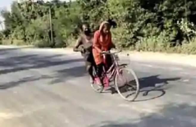 NoticiasCaracol's tweet photo. Niña india cargó a su papá en bicicleta durante 7 días para llevarlo al médico y salvarle la vida - https://t.co/722KTuqhib https://t.co/0i4OgS1Zw7