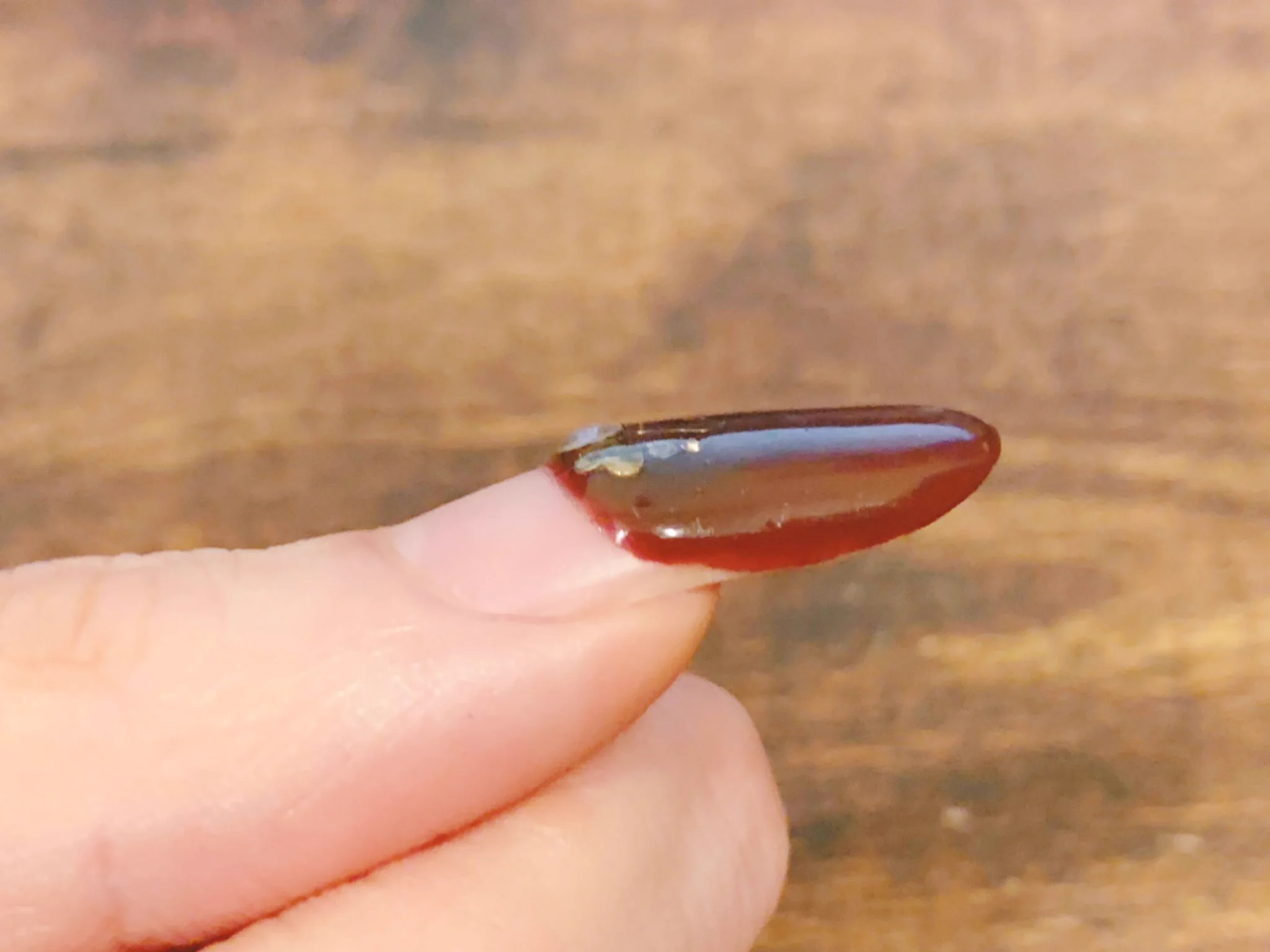 外出自粛要請でサロンに行けず、のびにのびたジェルネイルを見て！折れなくてよかったですね！