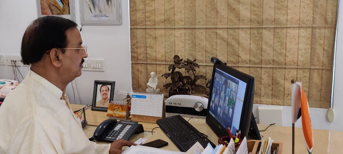 dr_maheshsharma's tweet photo. ग्रेनो वेस्ट के निवासियों के साथ वीडियो कॉन्फ्रेंसिंग के माध्यम से संवाद कर समस्याओं को सुना| एक-दो कोरोना केस की वजह से पूरी सोसाइटी सील न की जाये बल्कि उस फ्लैट के आसपास के क्षेत्र या फिर उस टावर विशेष को ही सील किया जाए इसको लेकर प्रशासन से बात कर रहा हूँ| #IndiaFightsCorona https://t.co/x4m2Yr5ahL