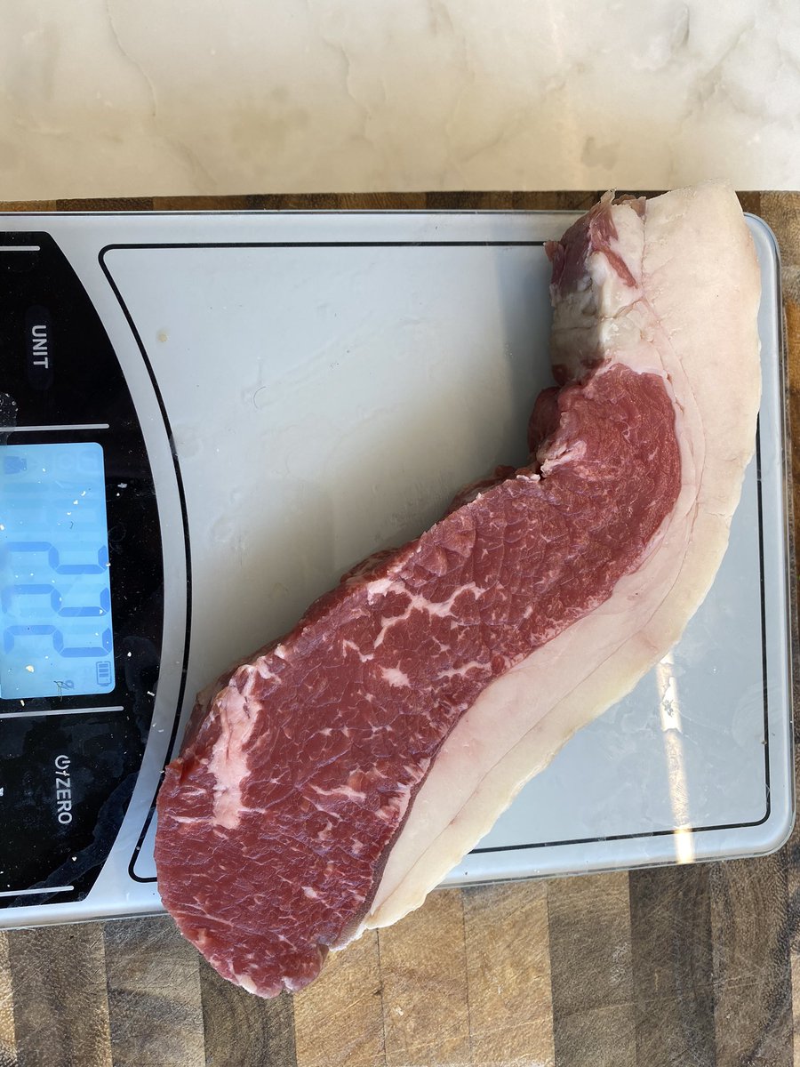 bredo's tweet photo. .@daylesfordfarm this very poor- 223g of sirloin, 93g of it is fat. https://t.co/gbgdrIApaY