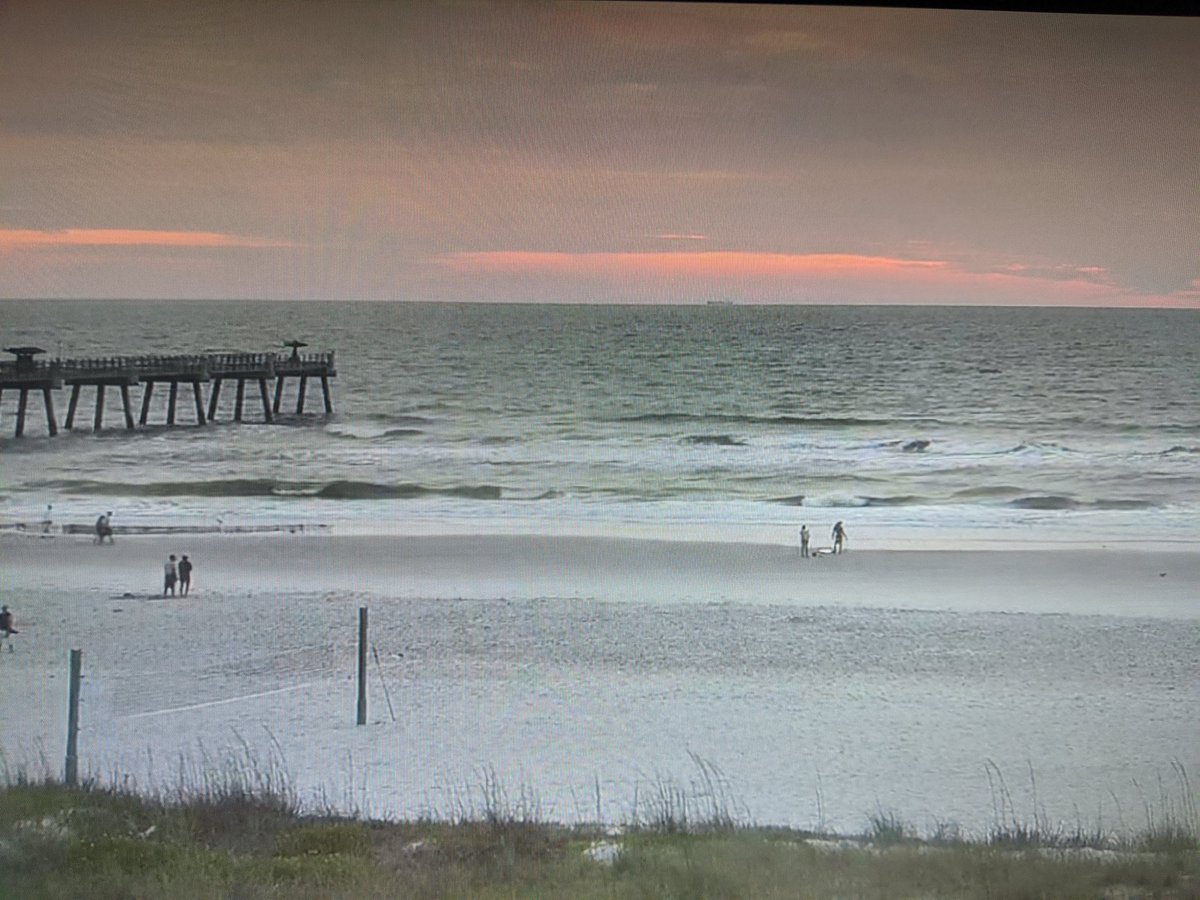 TMayerTV's tweet photo. Good morning #Atlanta and #JacksonvilleBeach thanks @surfline for the #jaxbch cam #memorialday #keepcalmandstaysafe #keepcalmandwashyourhands https://t.co/y7LPPRPbuI