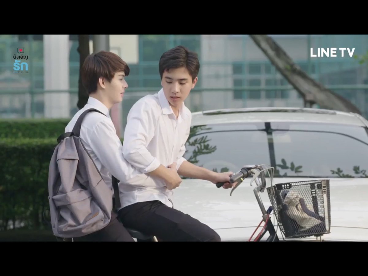 fxxxorth's tweet photo. ป่านนี้เอ้กับพีทจะเป็นยังไงบ้างนะ. พวกเค้าคงอยู่เป็นความสุขของกันและกันแบบไม่มีใครมาทำอะไรพวกเค้าได้แล้วใช่มั้ย  #LBCLIVEonLINETVDay1 https://t.co/z5Ta150IKa