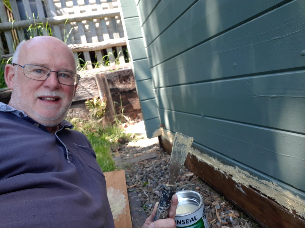 mikemoon57's tweet photo. Sponsored myself for an hour of repair to my summer house to join with @BridgnorthCC #relay50 raising money for @severnhospice Not as athletic as some, but every bit counts! Top job by everyone!! Well done @123_matt and @samwhitney10 https://t.co/gJzmGppi8w