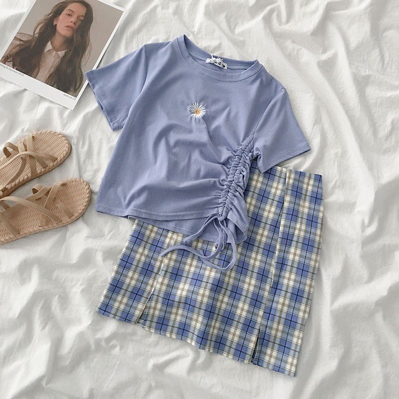 JuliiesStore's tweet photo. #JUL003 Set!! Daisy Blue
เสื้อยืดลายดอกเดซี่รูดจั๊มพ์เอวได้ มาเป็นเซ็ทคู่กับกระโปรงลายสก็อตที่กำลังอินมาก

ราคา 330 บาท #พรีเกาหลี #พรีออเดอร์จีน #พรีออเดอร์เกาหลี #แฟชั่นเกาหลี #เสื้อผ้าสไตล์เกาหลี https://t.co/MgLdUxTckD