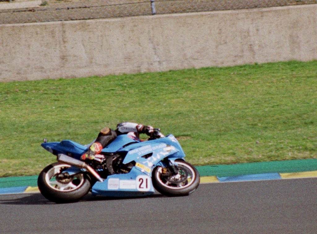 #MotoMonday 
<a href="/BFelgerolles21/">Baptiste FELGEROLLES</a>, le lauréat du Prix de l’espérance de la Fondation Marcel Bleustein-Blanchet pour la Vocation <a href="/FdtVocation/">Fondation de la Vocation</a> en 2015, roulait en essais au Mans le 13/03/2020
Vivement la reprise !
📷 by Thierry Le Bras circuitmortel.com