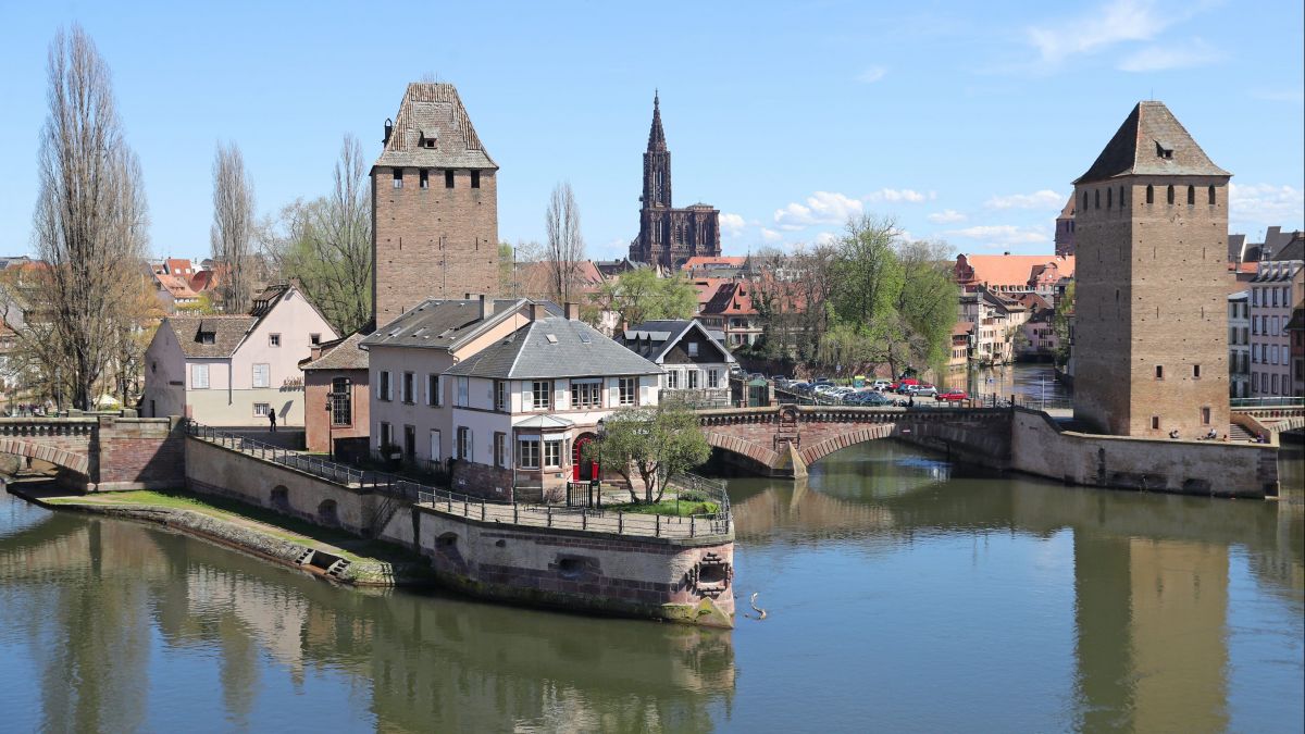 29. bas-rhin (67)prefecture : strasbourgstrasbourg looks very cool and pretty! the rest looks quite good as well but i don't know much of that area. and as with the haut-rhin, alsace is cute by default