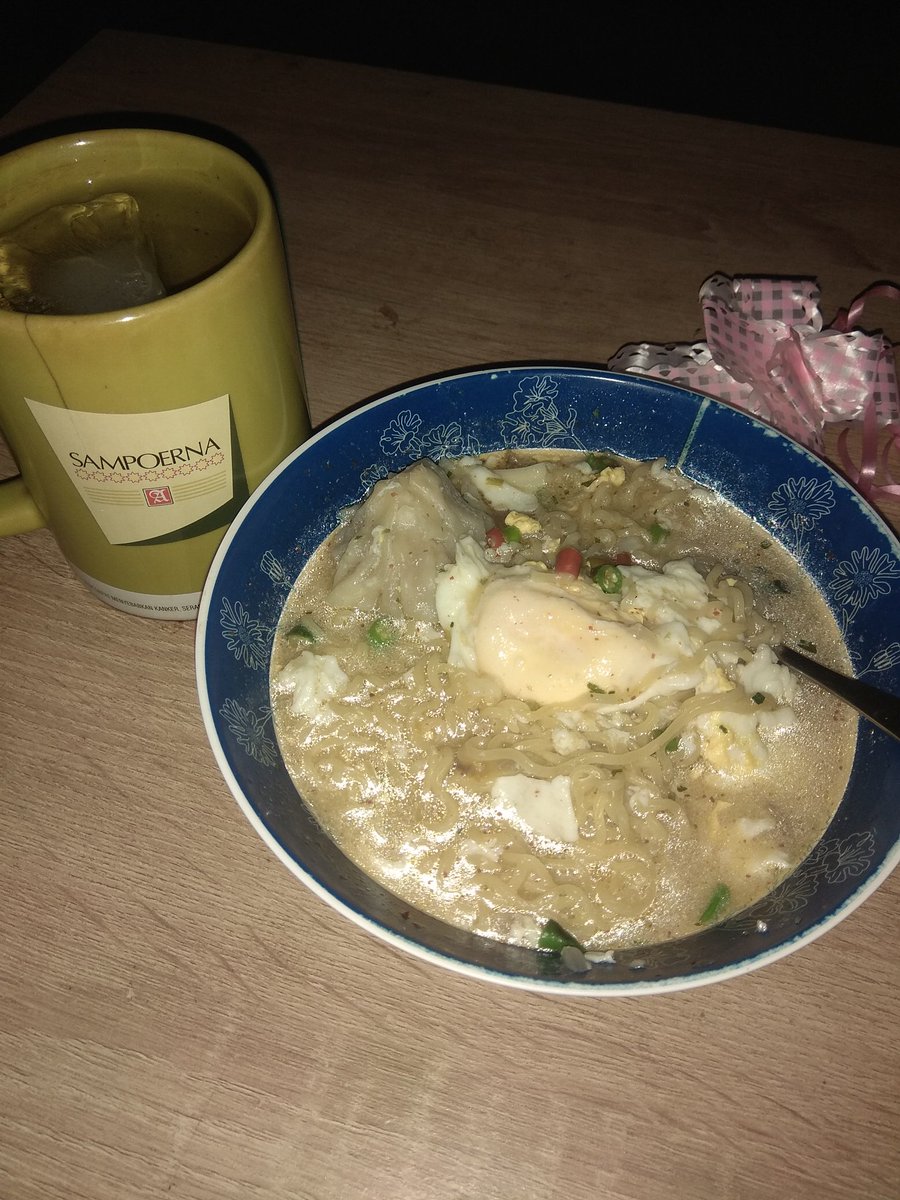 MonologeLLy_318's tweet photo. Cemilan sebelum makan malam.. 😍
#intersum
#savemieinstan https://t.co/wxfAvTDCop