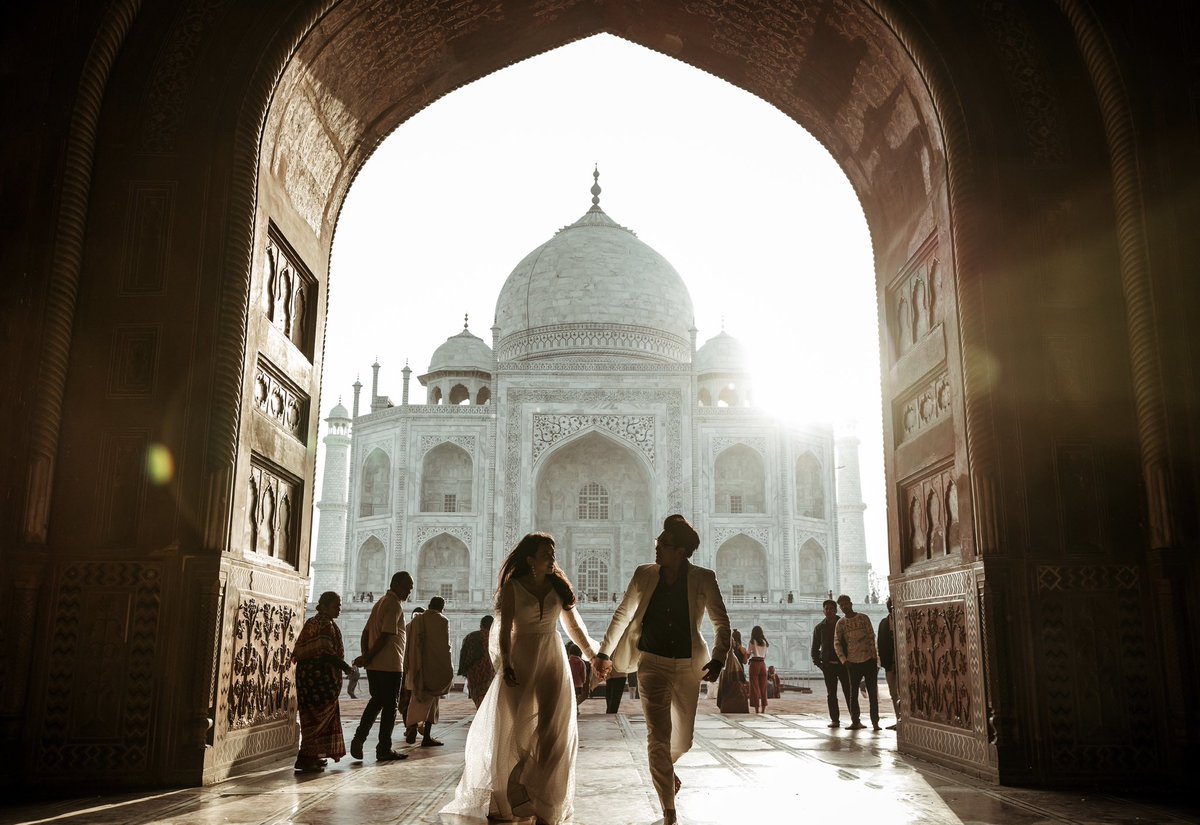 benjoberinguela's tweet photo. Darling, this life is short. So come, and run away with me. ✨
Beautiful light (and couple) passing thru #TajMahal’s West Gate.
#India #ShootWithBen https://t.co/dgtcrGYYZC