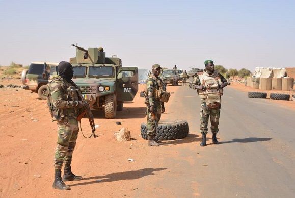 Ocisse691's tweet photo. 1-) Ce 24 /05 vers 23h, des hommes armés ont attaqué deux postes frontaliers, le poste de #Koury au #Mali et le poste de #Faramana en territoire #Burkinabe. Les deux postes sont distant de 23 km et sont situés sur le même axe. https://t.co/SZg5EA21Hr