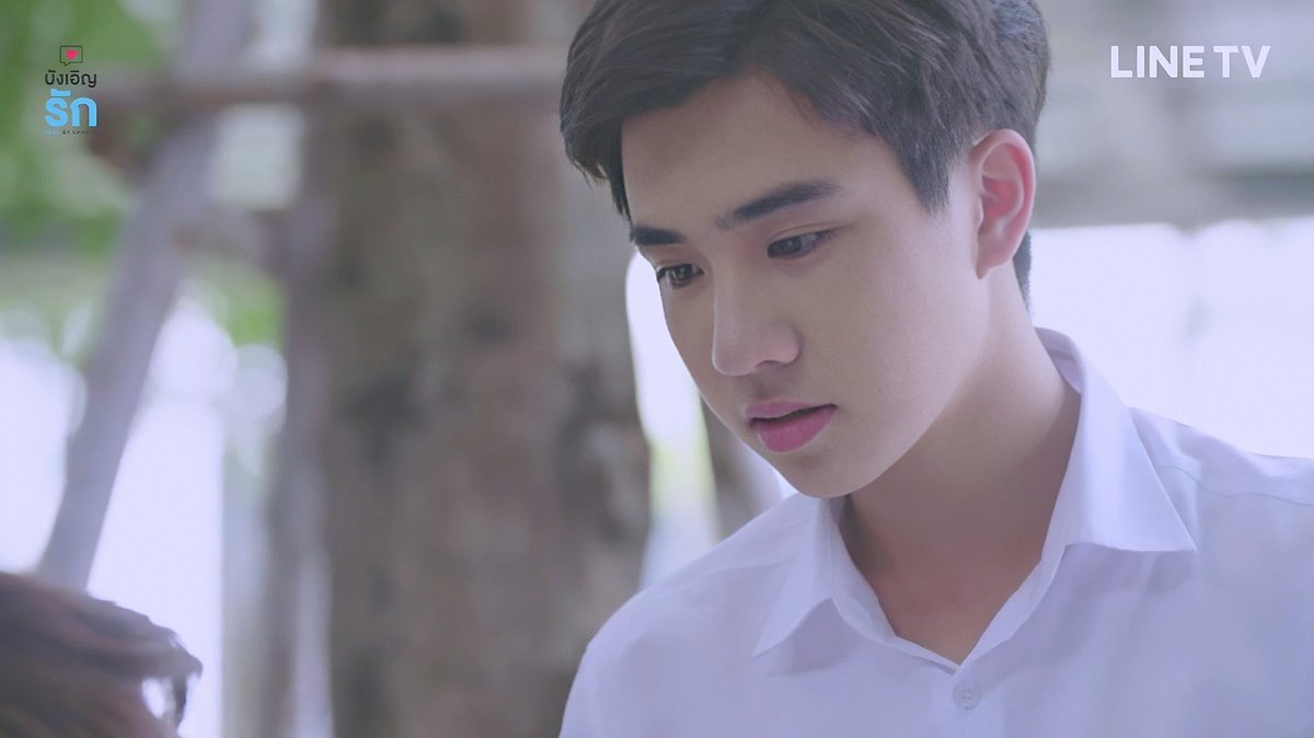 KingdomPPEInter's tweet photo. The story told that Ae is not handsome, not tall, not rich, and not white. 
Perth could portray this character very well even though in real life some might be the opposite with the character ☺️
But the kind-hearted ae is so Perth 💕

#LBCLIVEonLINETVDay1
#PerthTanapon https://t.co/fDbH5LnD5J