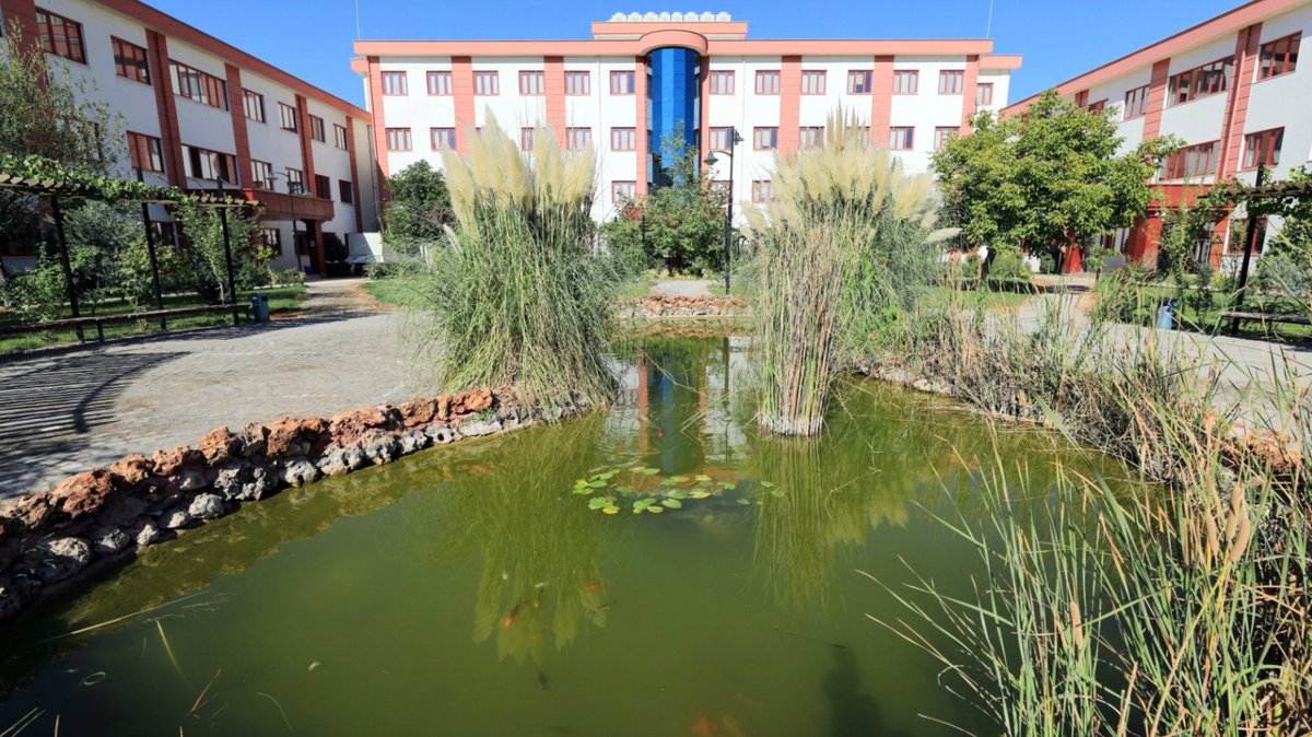 universite inceleme on twitter gaziantep universitesi ogrenci sayisi 44 132 kategori gumus bircok sehirdeki universitelerin aksine sehrin gobeginde kalmis bir universitedir yuz olcumu hayli genistir yesilliktir ama kullanilan alan ufaktir