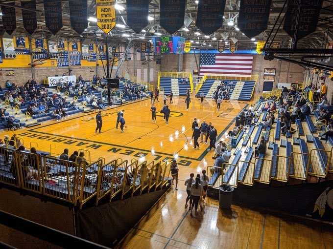 hslogoscom's tweet photo. #IllinoisGymShowdown 
Quarterfinals

3. Moline Maroons @MolineAthletics 
🆚
6. Sterling Golden Warriors @shs_gldnwarrior 

VOTE BELOW https://t.co/R31dexQdMi