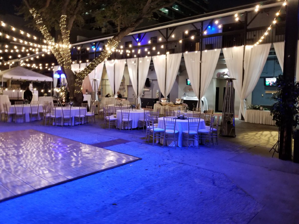 GabroEvents's tweet image. Thinking about a unique venue for your special day? Check out this setup at #jannuslive in st pete. Includes draping, dance floor, uplights, market lights. Special thanks to #blueskiesplanning #marrymetampabay