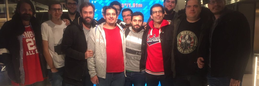 broncano32's tweet photo. Hoy cerró el NBA Café Barcelona un local que me gustaba mucho, donde pasamos buenas tardes con la gente de @NBAbcn , pude conocer a @PlanetaNBA,
@nba_en_catala @demas6Basket ,@JavierTerrisse muchos más. Incluso le hicimos un artículo en el blog familiar. Siempre nos trataron d 10 https://t.co/JFa637n1CY
