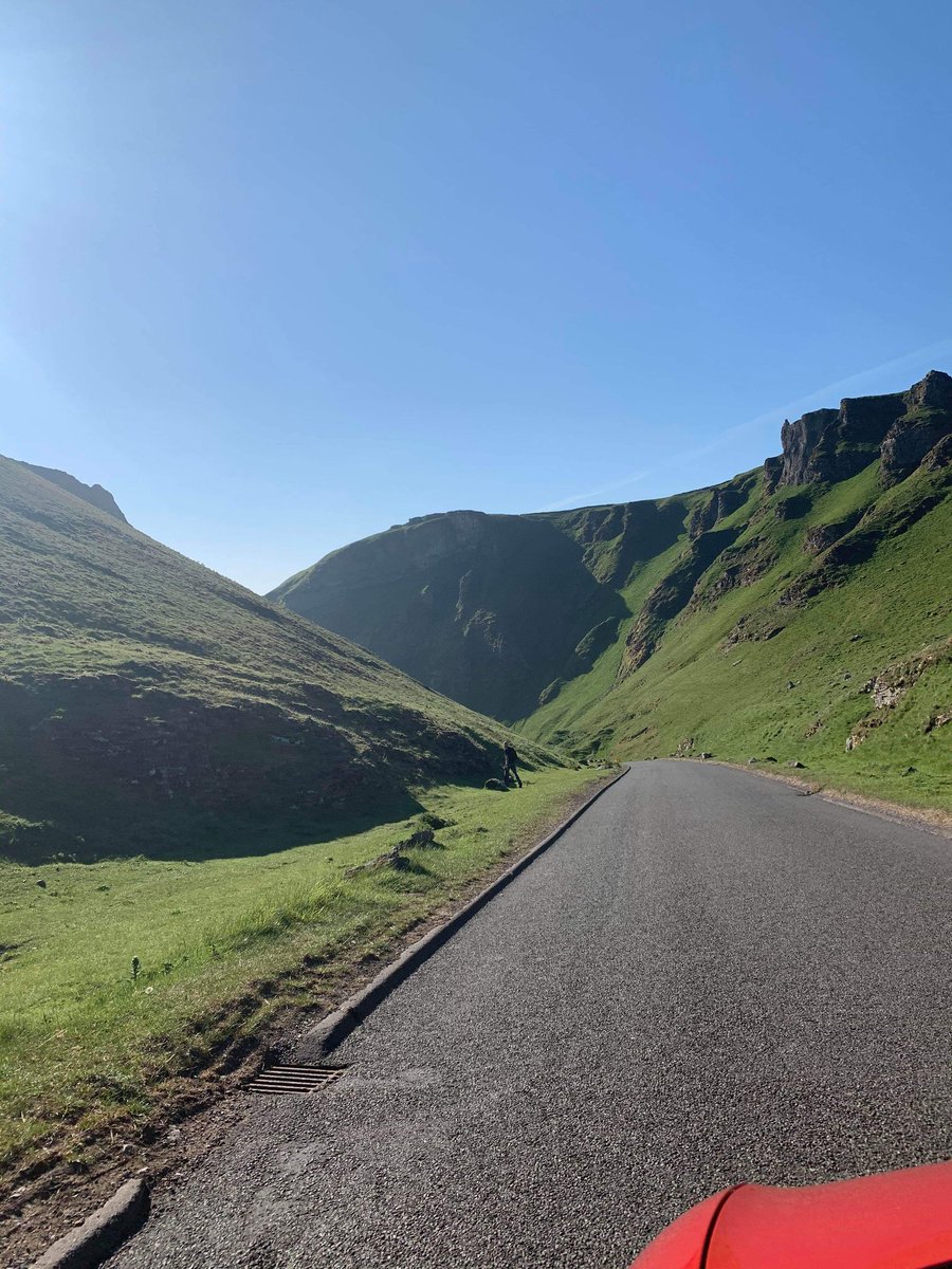 BigCheeseLogan's tweet photo. Castleton to mam tor lose hill like in the peak district absolutely belting day for it #viewsinlife #peakdistrict #mamtor #castelton #losehillpike #fitfam #hike #hiking #lovely https://t.co/ytPQSNLlTU