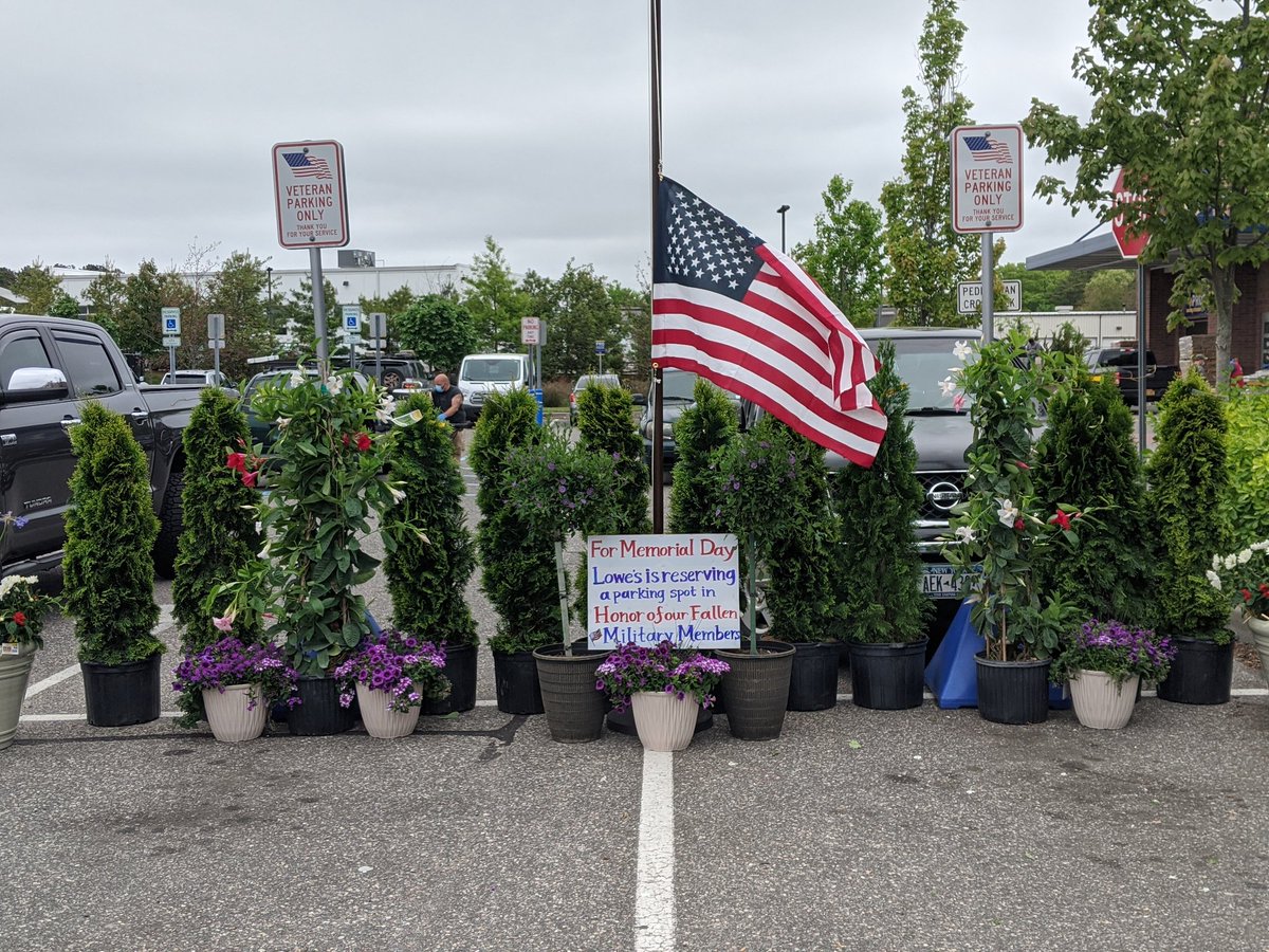 Fishon2612's tweet photo. Today we honor our fallen men and women who so proudly served our country! With the help of these fantastic employees of mine, all who are veterans, we celebrate today and remember those who are not longer with us. We are Riverhead Lowe's! #Thankful #MemorialDay2020 #saveaspot https://t.co/CuDTABZepz