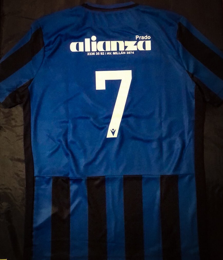 Indumentaria 2020🙌🏻💪🏼.
Esperando la vuelta para poder estrenarla.
#LaVidaPorLosColores ⚫️🔵