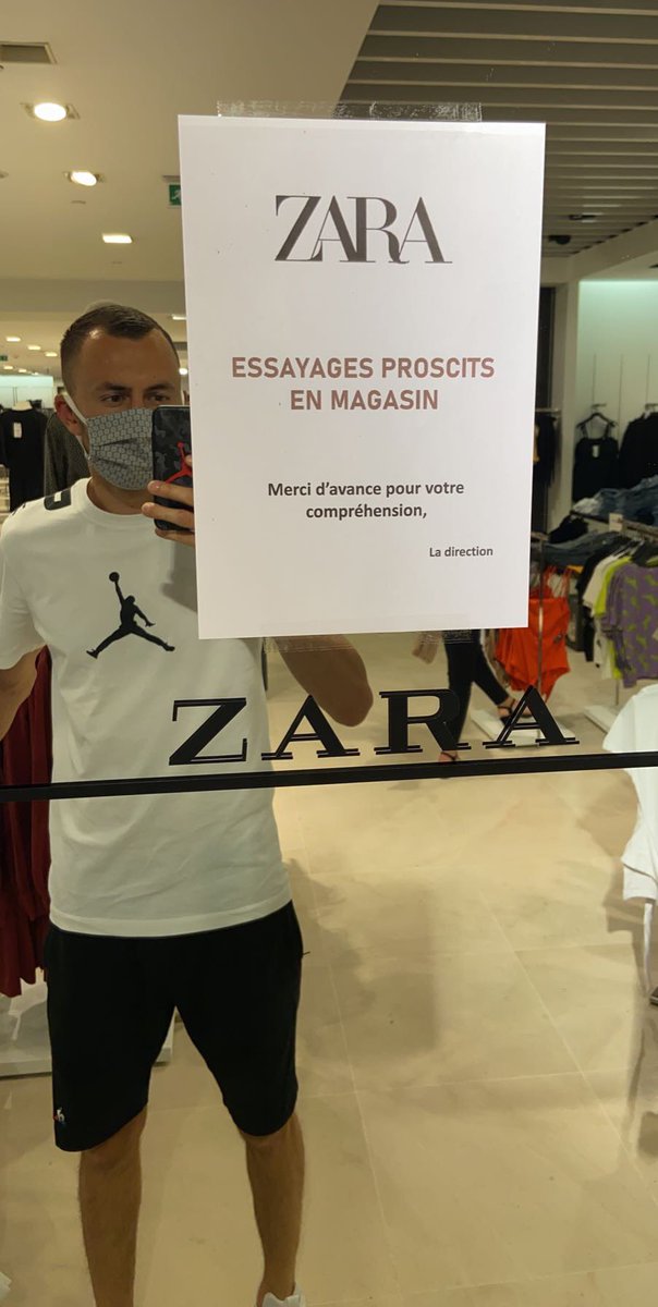 Quand <a href="/ZARA/">ZARA</a> veut utiliser des beaux termes partout dans son magasin ... mais qu’ils ne savent pas l’écrire ... #ZARA #proscit  #proscrit #loser