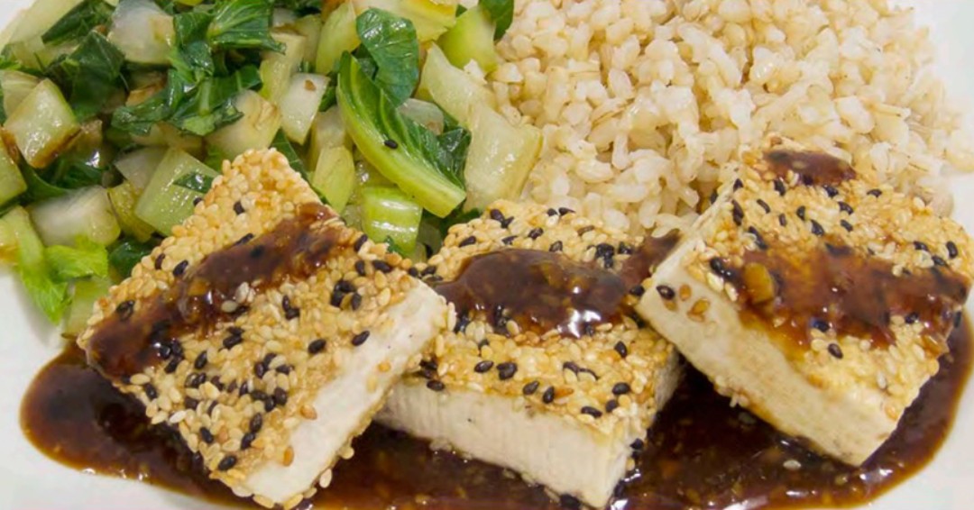 Make this Sesame Tofu dish with your kids for an easy, fun, and tasty experience. Pro tip: Press your tofu and remove excess water. This allows the tofu to absorb all the great seasoning, making it EXTRA flavorful. #KidsCookMonday 

thekidscookmonday.org/recipe-items/s…