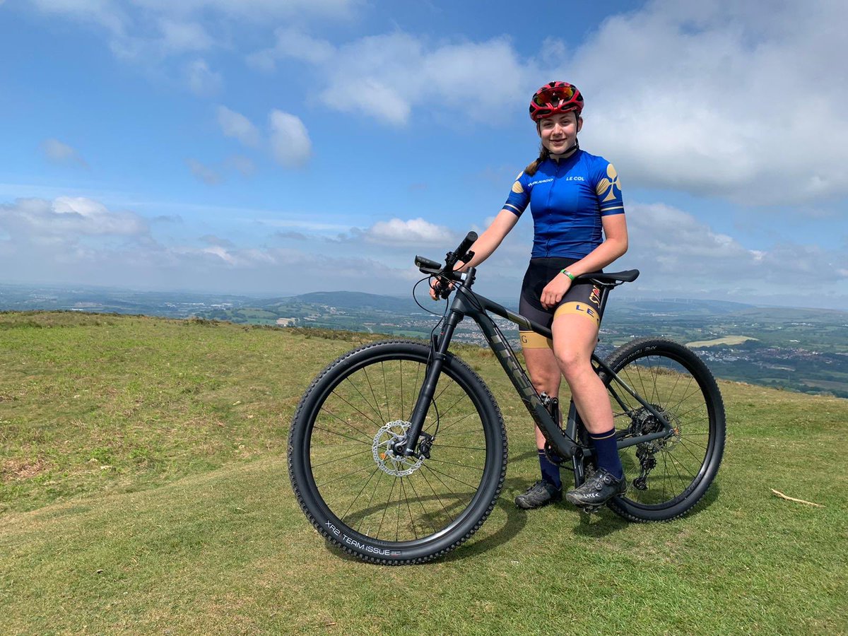 Backstedt_Zoe's tweet photo. New bike days are the best 😍... only when your sister doesn’t crash and break her leg 🤕🥺 get well soon sis @EBackstedt6 ❤️•
•
•
• lets just hope we get some races so I can try out this beauty for real 🥰😩 https://t.co/3QH6XdvNfg