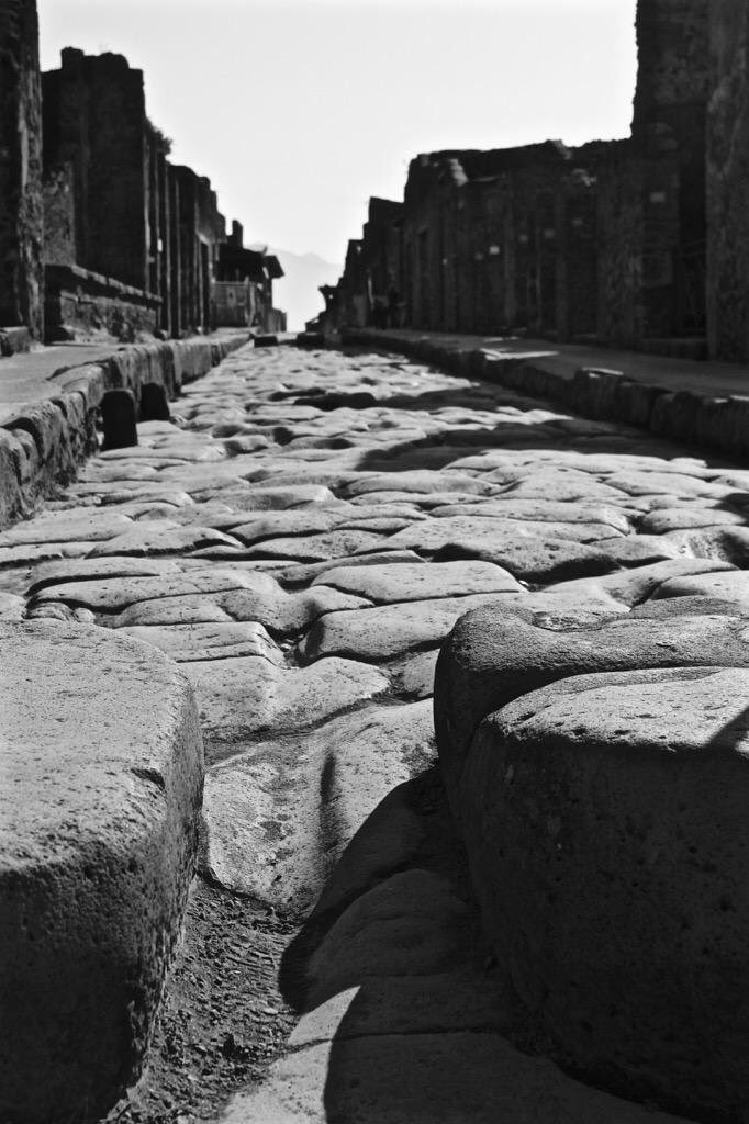 pompei79's tweet image. #Pompeii is to reopen on the 26th May. 
The first phase will mainly focus on reopening the streets of the city and believe me, they are a joy in themselves... 
pompeiisites.org/en/comunicati/…